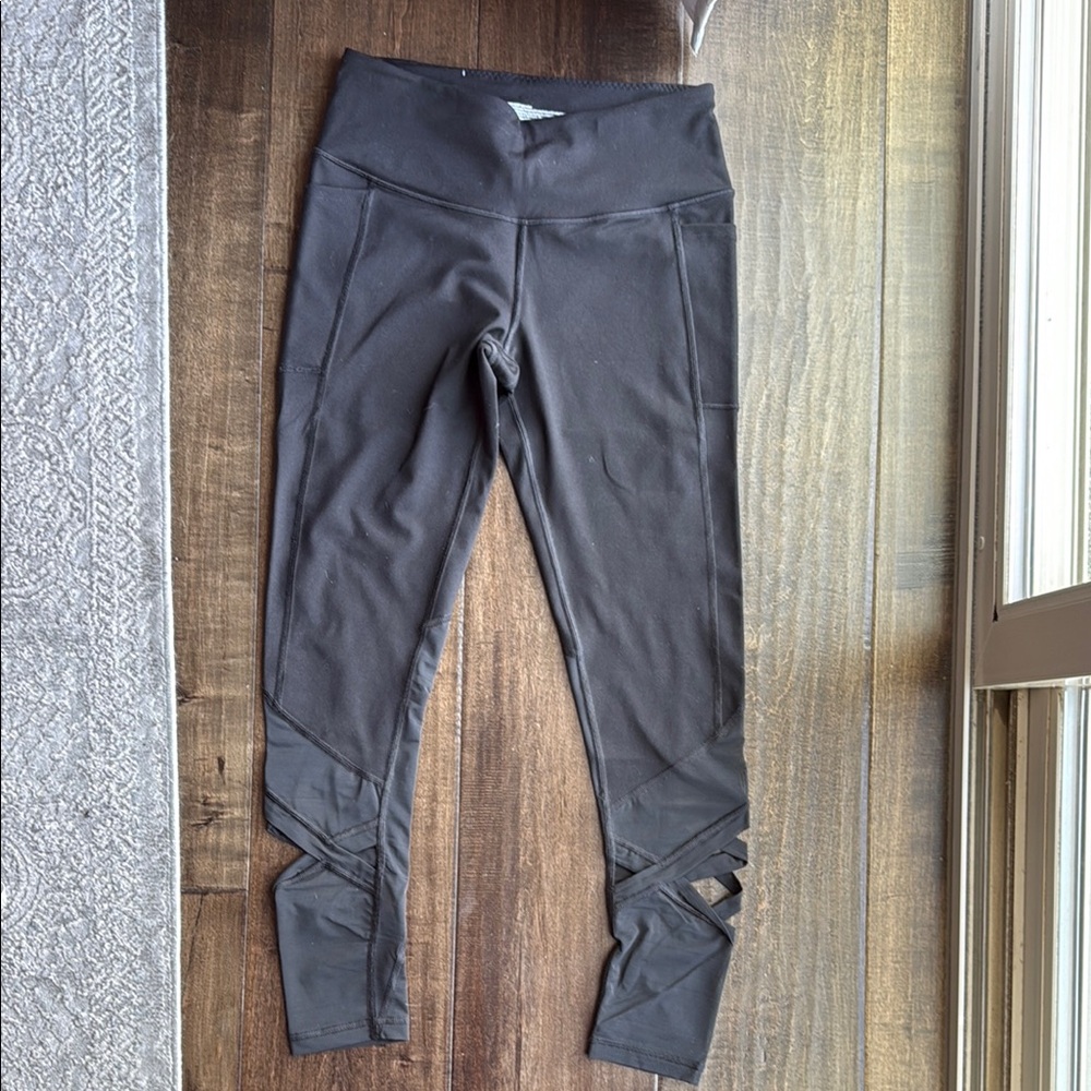 Black High-Waisted Leggings with Mesh Detail